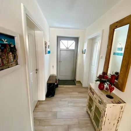 Haus Moenchgut - Haushaelfte 1 